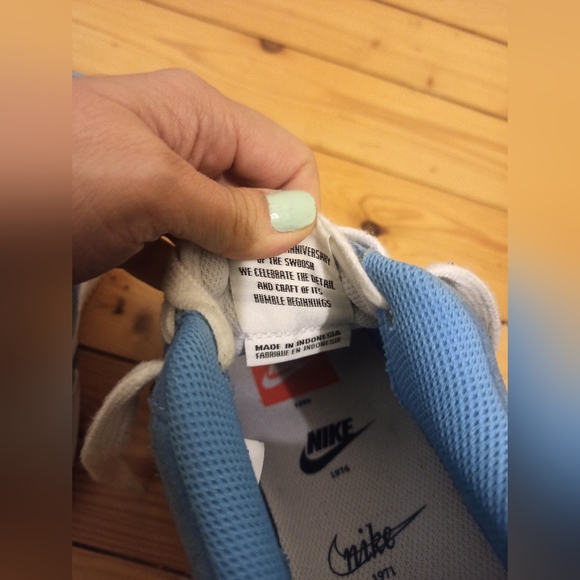 Nike Sneakers - Picture 2 of 6